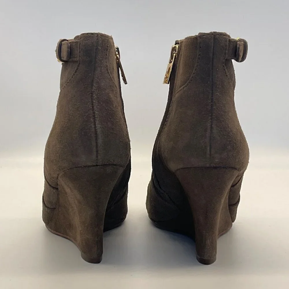 TORY BURCH Leather Milan Wedge Bootie Belted Gold Logo Size 7.5